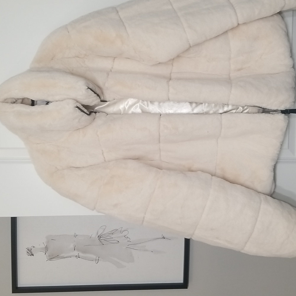 DKNY BRAND NEW NEVER WORN TEDDY JACKET. Size XL